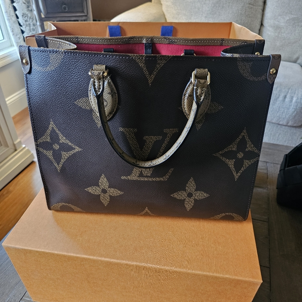 Louis Vuitton Monogram Canvas • On The Go - Picture 12 of 13